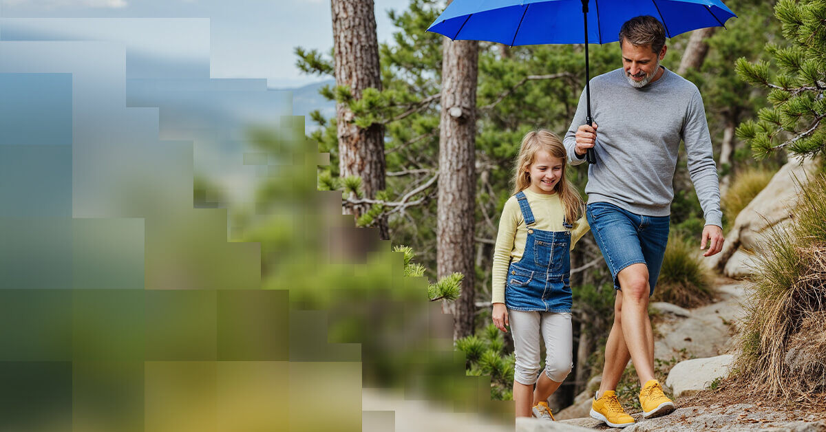 KI generiertes fotorealistisches Bild von Vater und Tochter, die im Wald spazieren gehen